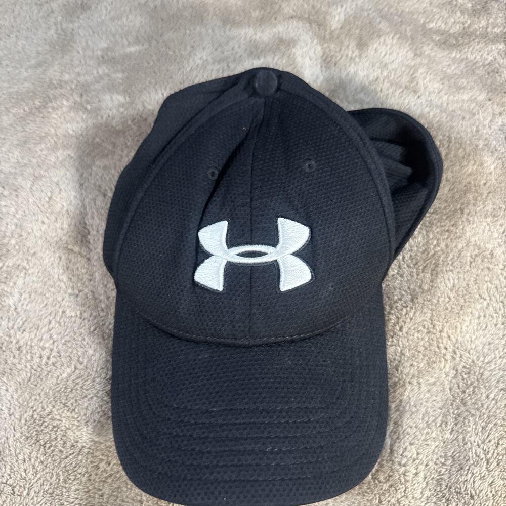 Under Armour Hat LARGE/XLarge Black White Embroidered Logo Fitted Ball Cap